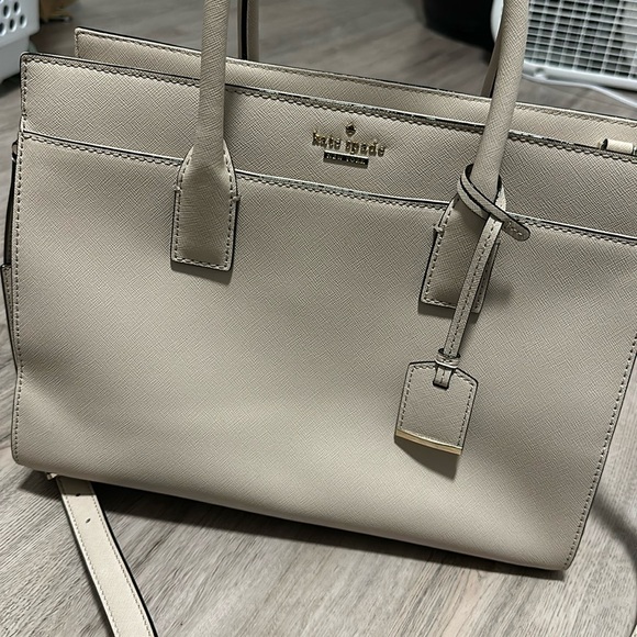 I am selling a Kate spade bag. Hasn’t been used that often. Fairly brand new. - Picture 1 of 4